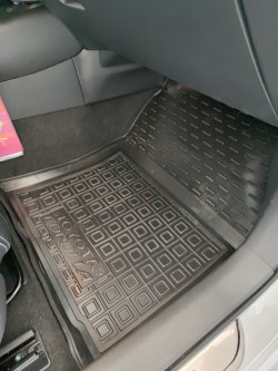 Set tappetini di gomma su misura per Toyota Corolla (2019+), hybrida