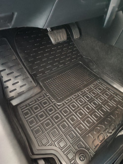 Set tappetini di gomma su misura per Toyota Corolla (2019+), hybrida